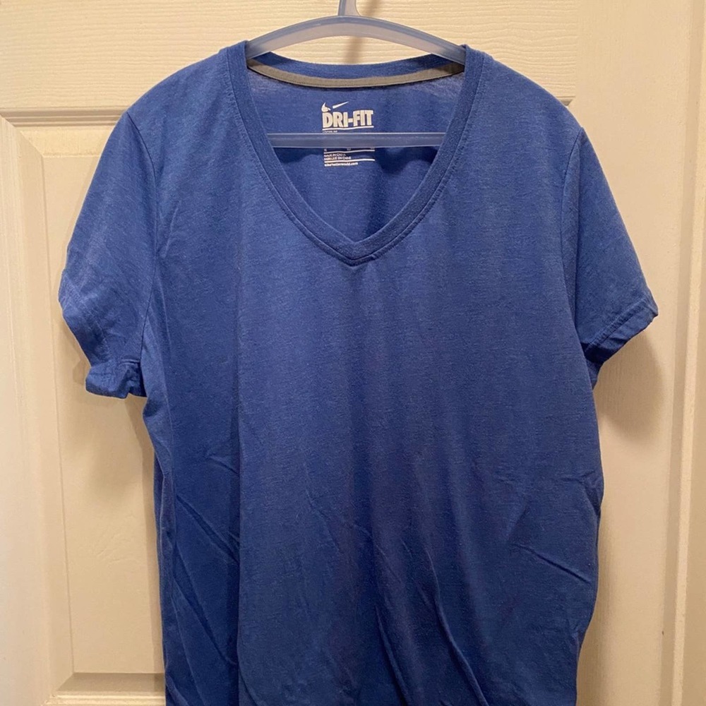 Women’s XL Nike Dri-fit Blue Vneck Loose fit
